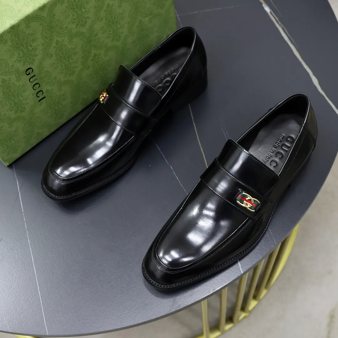 Men's shoes: 250🙅‍♂️🙅‍♂️🙅‍♂️Niuli Brand: GUCCI Size: 38-44 (45 can be customized) Level: Counter classic Material: Original soft cowhide upper Comfortable cowhide lining Original lightweight outsole Style category: Business casual footwear Driving leather shoes Color: Actual picture color